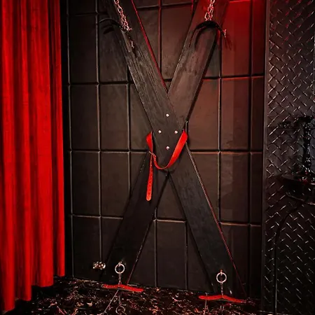 Apartment Erotique Avec Balneo Privee-pole Dance-croix De Saint-andre- Balancoire Et Banc De Soumission 10 Min Centre Montpellier